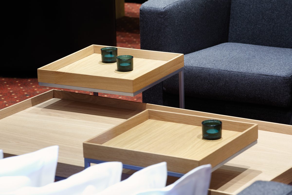 Couchtisch Pizzo Lang Tablett Eiche Natur / Gestell Lunasilber Couchtisch Pizzo Lang Tablett Eiche Natur / Gestell Lunasilber