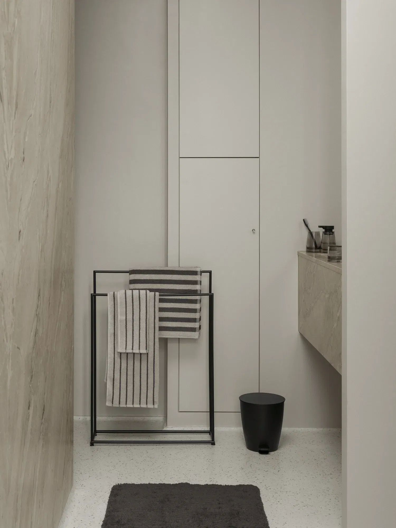 AVA stilvoller Treteimer 3L – mit verdecktem Beutel AVA stilvoller Treteimer 3L – mit verdecktem Beutel