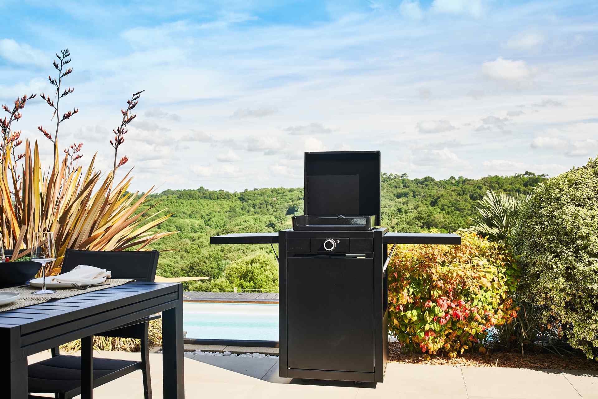 Plancha-Set Modern 45 Schwarz auf Rollwagen Plancha-Set Modern Elektro 45 Schwarz auf Rollwagen