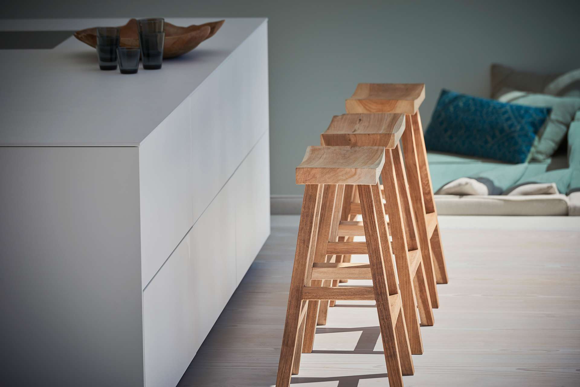 Barhocker Curve aus massivem Teakholz Barhocker Curve aus massivem Teakholz