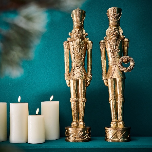 Nussknacker Gold – Weihnachtsfigur aus Polyresin, festliche Deko Nussknacker Gold – Weihnachtsfigur aus Polyresin, festliche Deko