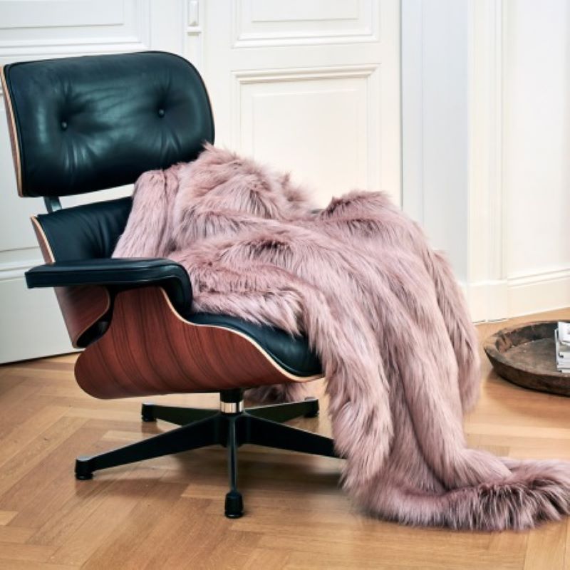 Luxus Wohnaccessoires Felldecke Wohnzimmer mit Luxus Wohnaccessoires und Möbeln