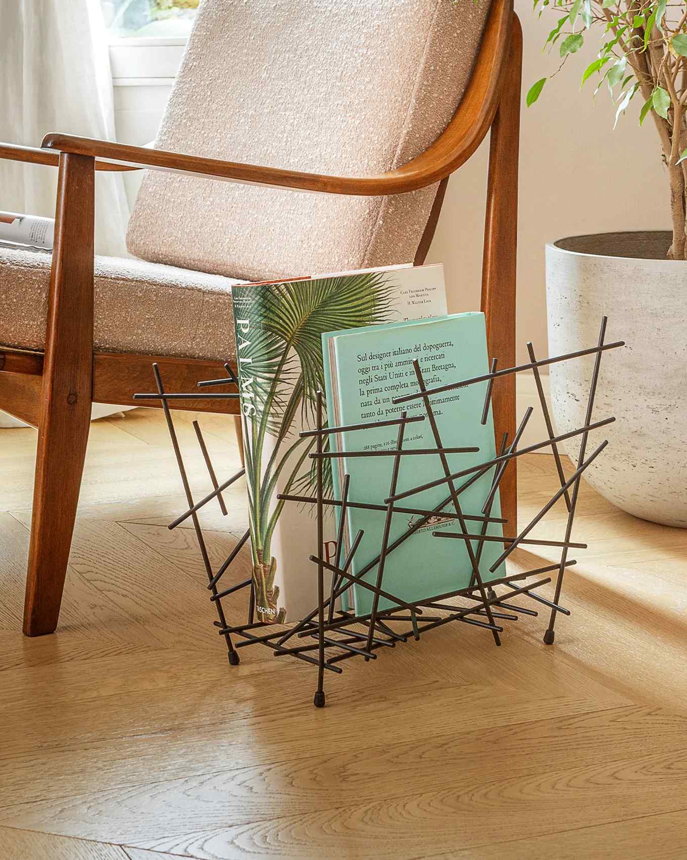 Design-Zeitschriftenhalter „Blow Up“ – Metallskulptur Design-Zeitschriftenhalter „Blow Up“ – Metallskulptur