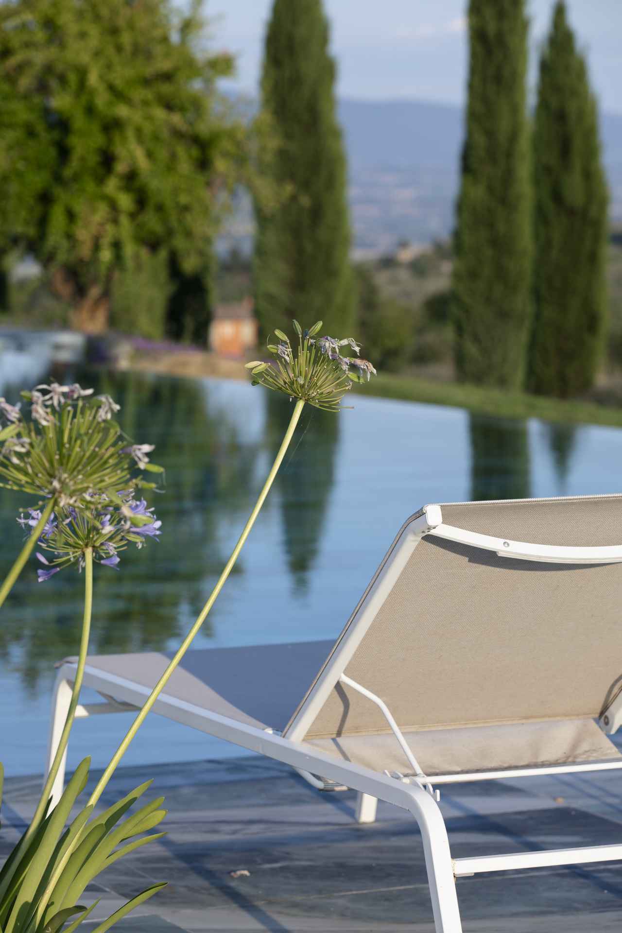 Alice Sonnenliege stapelbar Schlamm / Taupe Alice Sonnenliege stapelbar Ivory / Weiß