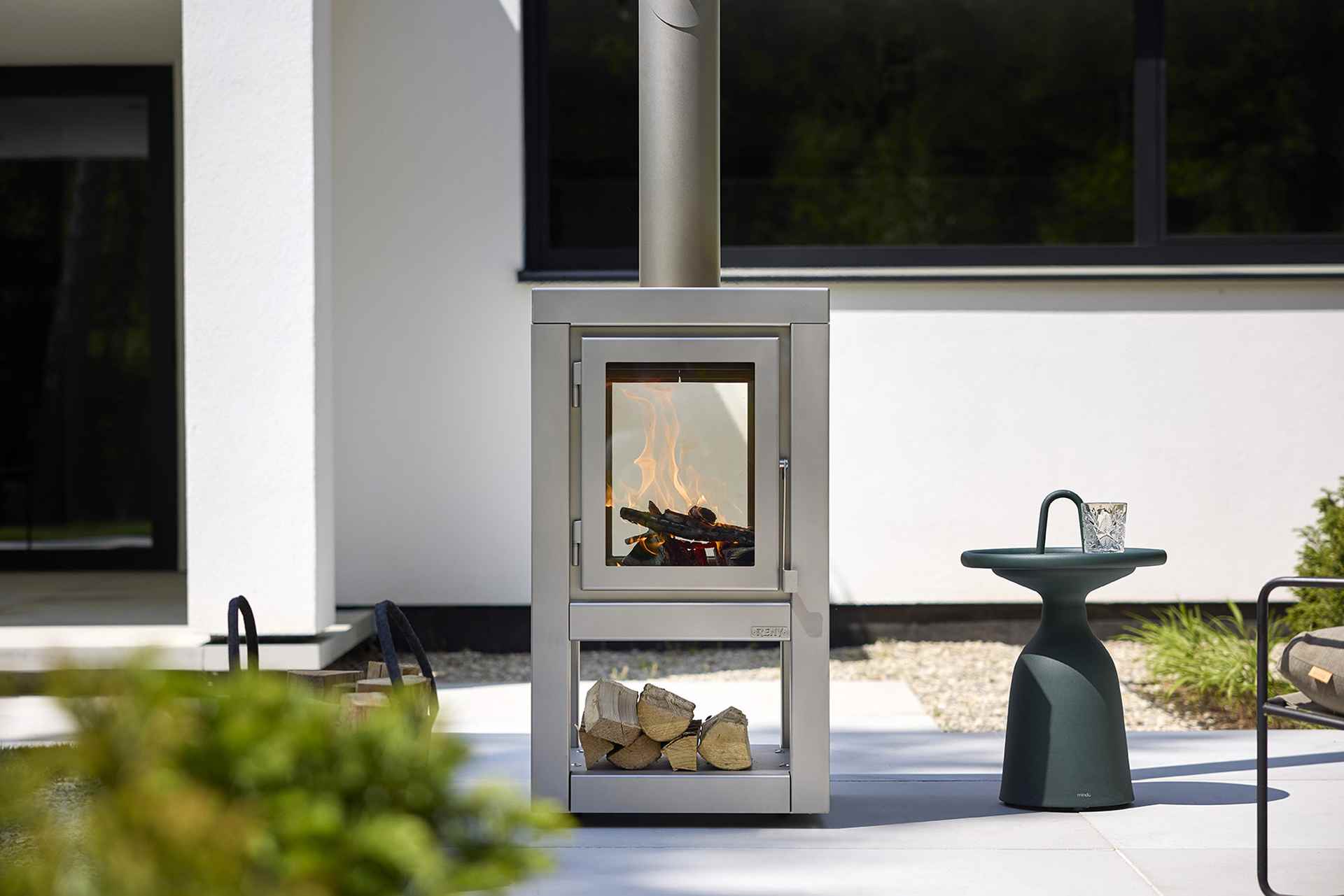 Quaruba Außenkamin Edelstahl matt Quaruba Außenkamin Edelstahl matt Mit Rollen 4 Seiten Glas XXL