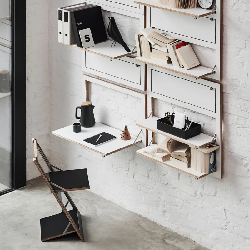 AMBIVALENZ Fläpps Regal 60x40 weiß Mehrere Fläpps Regale mit den Maßen 60x40cm der Marke AMBIVALENZ an einer weißen Backsteinwand