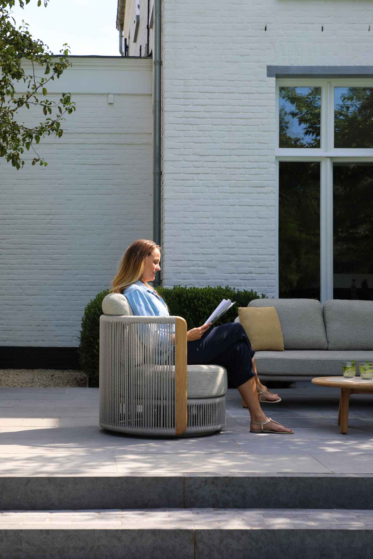 Haven Drehbarer Outdoor Lounge-Sessel in Mokka Haven Drehbarer Outdoor Lounge-Sessel in Mokka