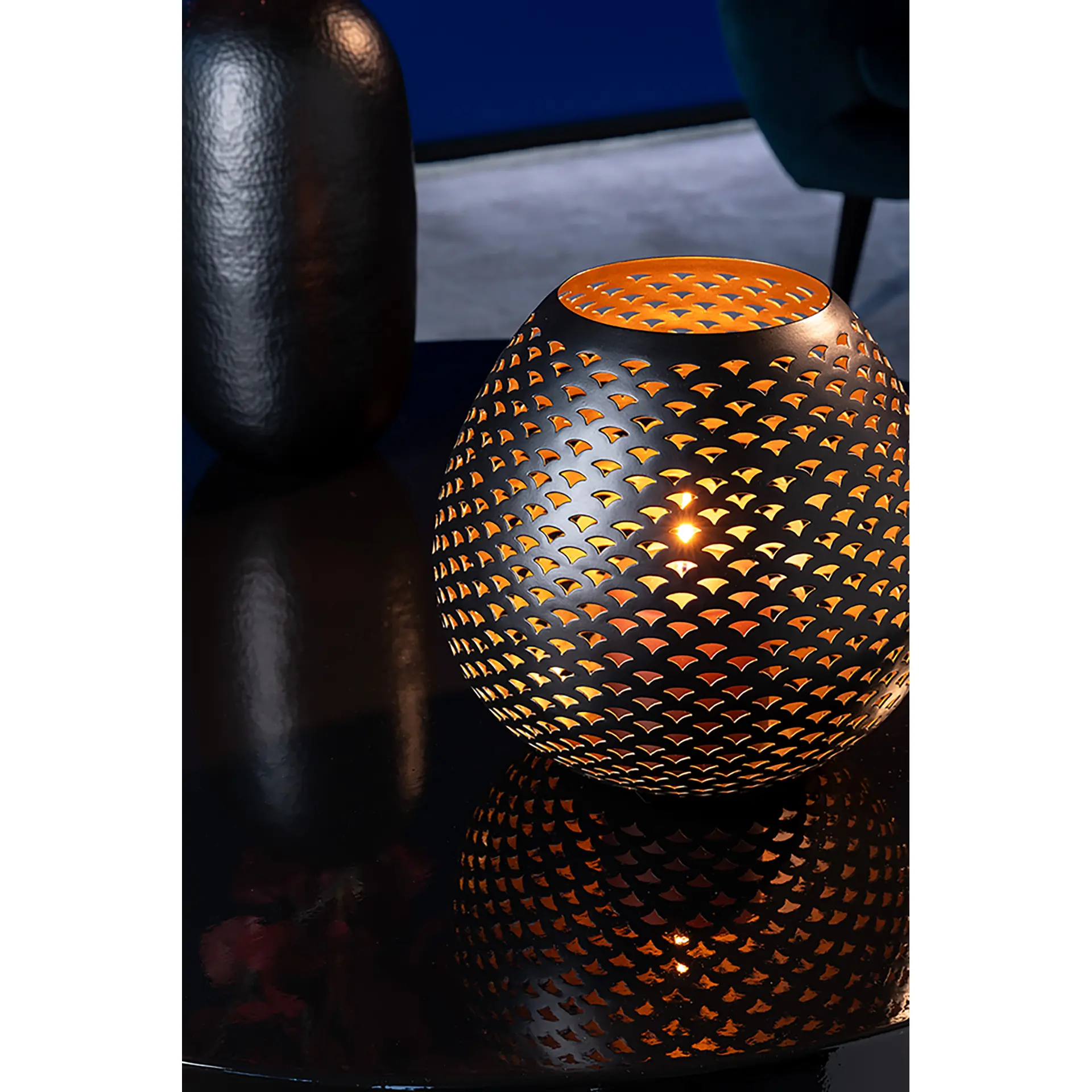146358_7.webp PALERA elegantes Windlicht aus Metall