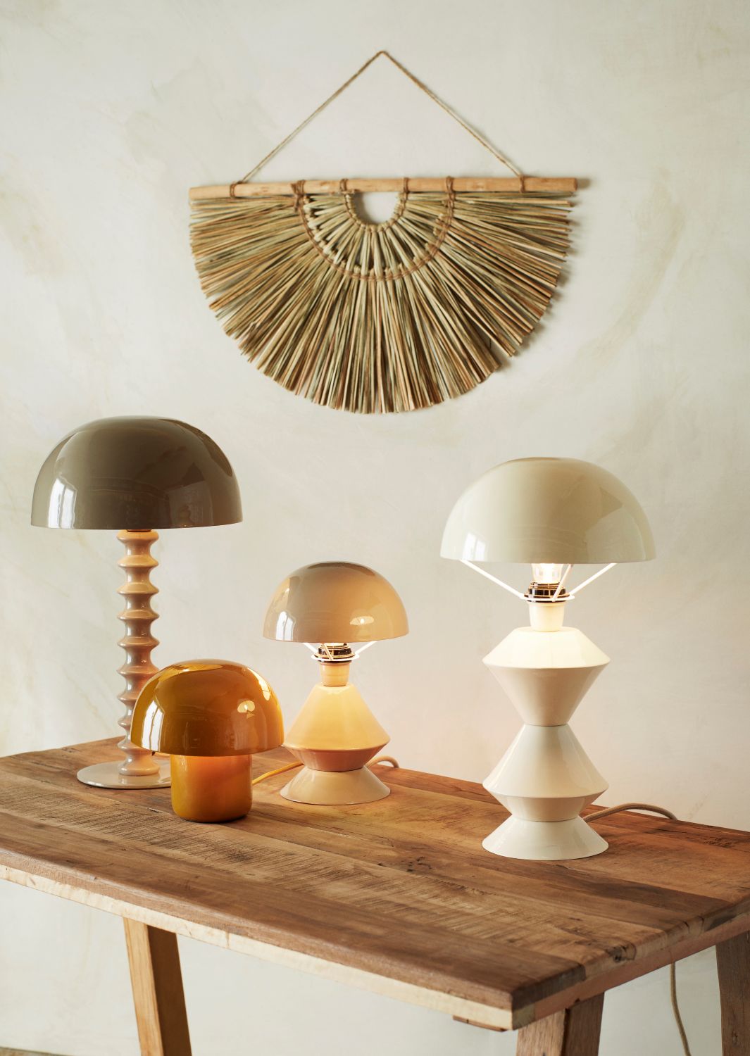 Emaillierte Tischlampe aus Eisen - Senfgelb