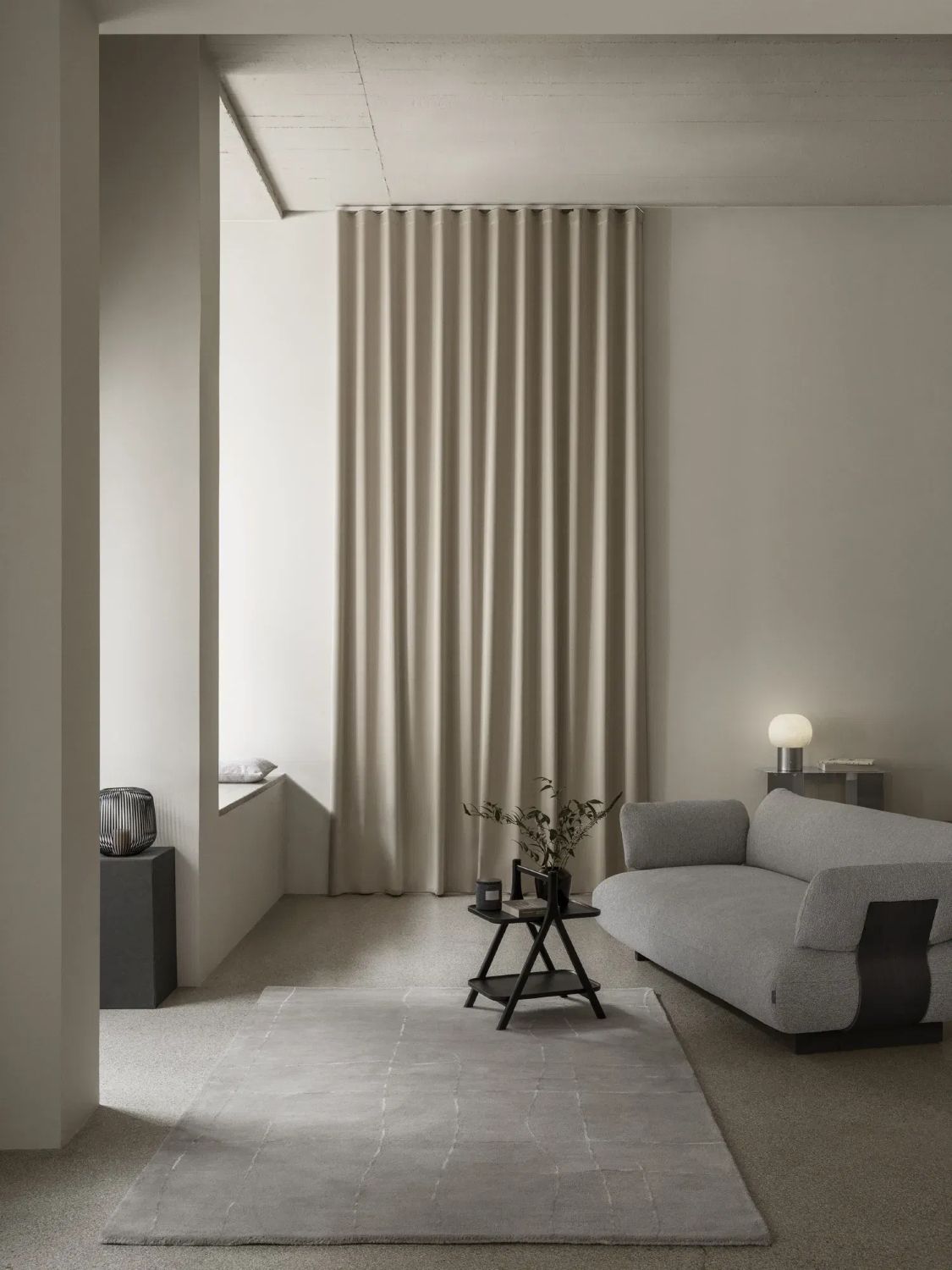 ETA Beistelltisch Eiche – Mobiler Tisch mit Griff & 2 Ablagen, Farbe Eiche ETA Beistelltisch Eiche – Mobiler Tisch mit Griff & 2 Ablagen, Farbe Eiche