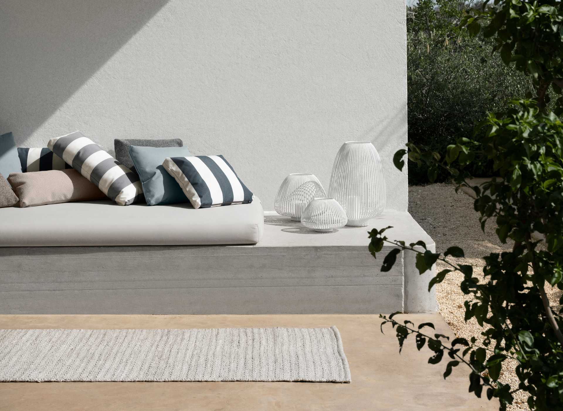 Kissen Stay - wasserabweisend & UV-beständig für Outdoor & Indoor 70 x 30 Stone Kissen Stay - wasserabweisend & UV-beständig für Outdoor & Indoor 45 x 45 Duck Green/Lily White