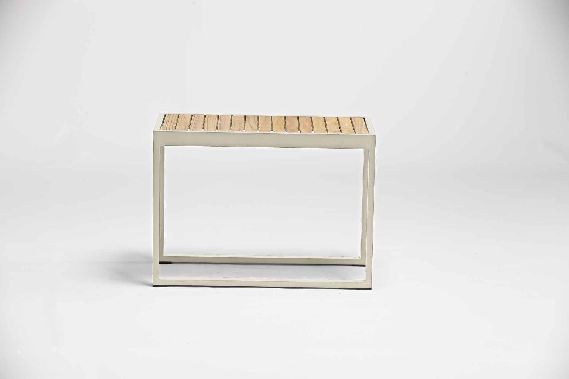 Nest hoher Outdoor Beistelltisch aus Teak Oberfläche Mokka Nest hoher Outdoor Beistelltisch aus Teak Oberfläche Mokka