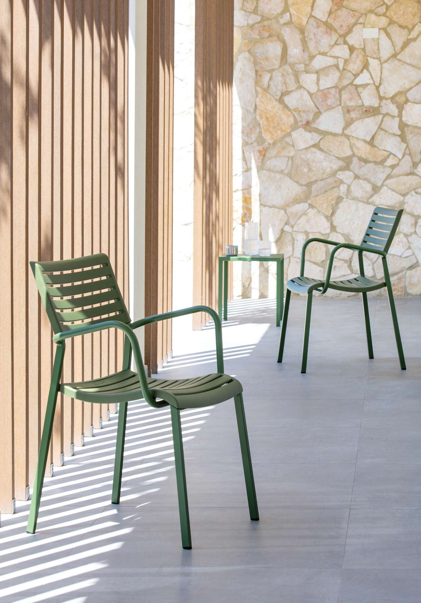 Nina Outdoor Armlehnenstuhl stapelbar Terrakotta