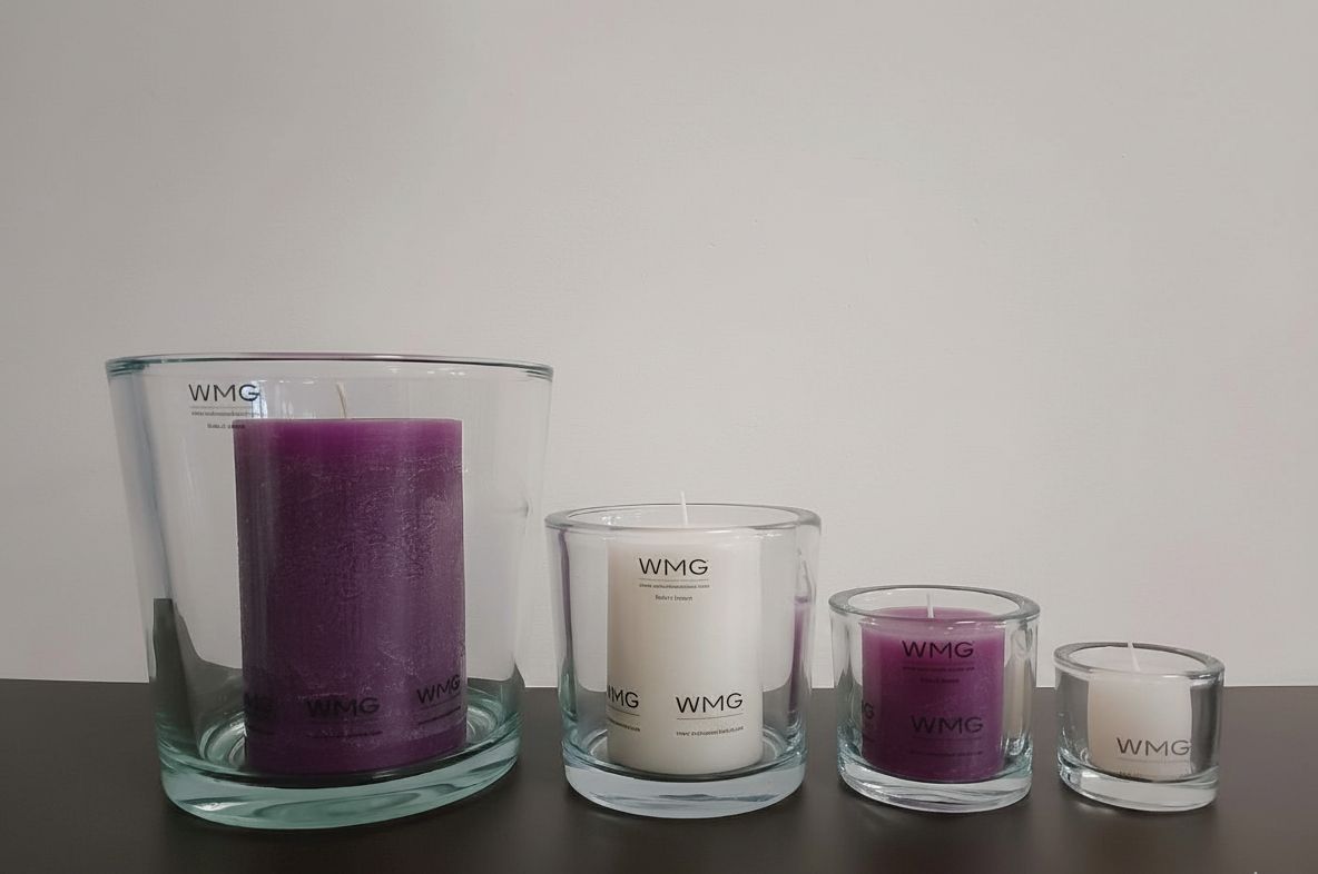 Stumpenkerze Rustikal Höhe 4 cm, Durchmesser 3,8 cm Lila Stumpenkerze Rustikal Höhe 6 cm, Durchmesser 6 cm Lila