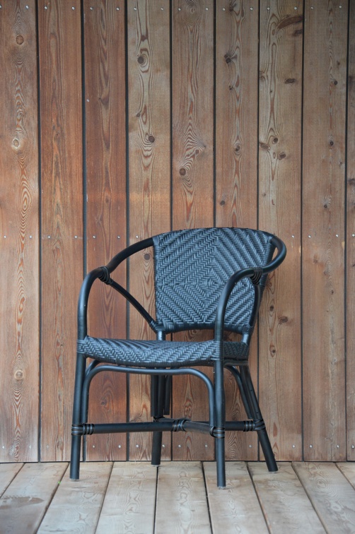 Armlehnstuhl NOIR – Modernes Rattan-Design Schwarz Armlehnstuhl NOIR – Modernes Rattan-Design Schwarz