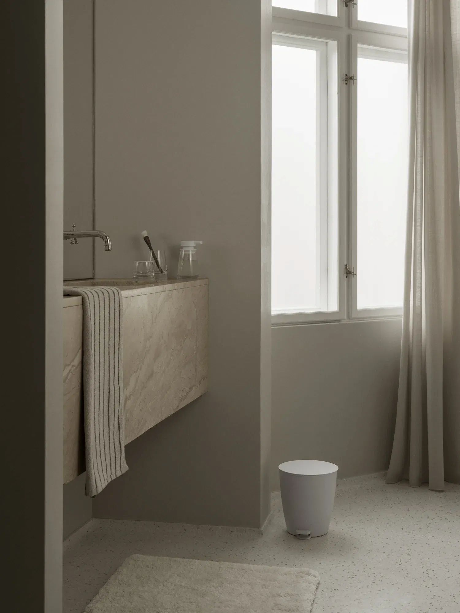 AVA Zahnputzbecher – Eleganter Glasbecher fürs Bad Schwarz