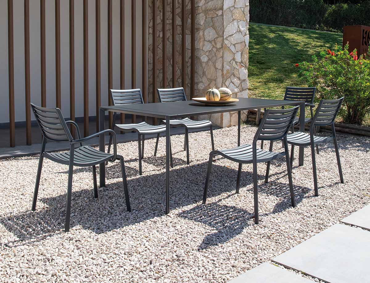 Nina moderner Gartenstuhl stapelbar Nina moderner Gartenstuhl stapelbar Terrakotta