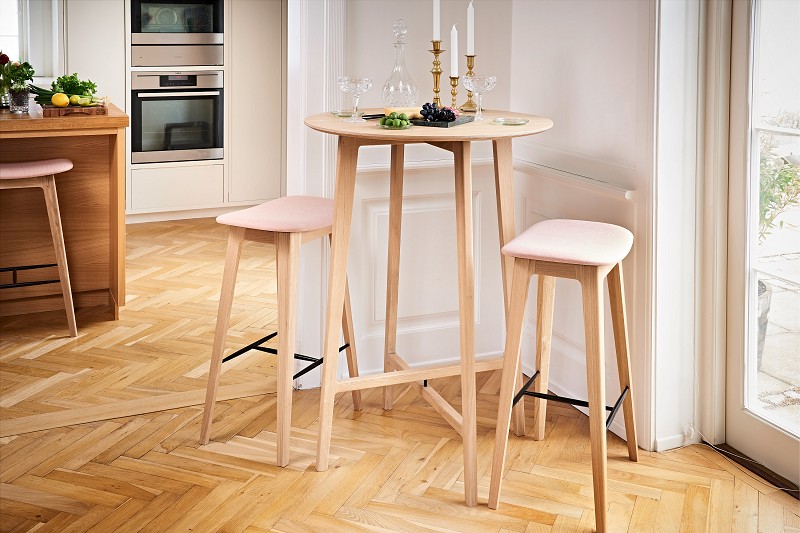 Nordic Barhocker – Eiche – gepolstert – (73cm) Nordic Barhocker – Eiche – gepolstert – (73cm)