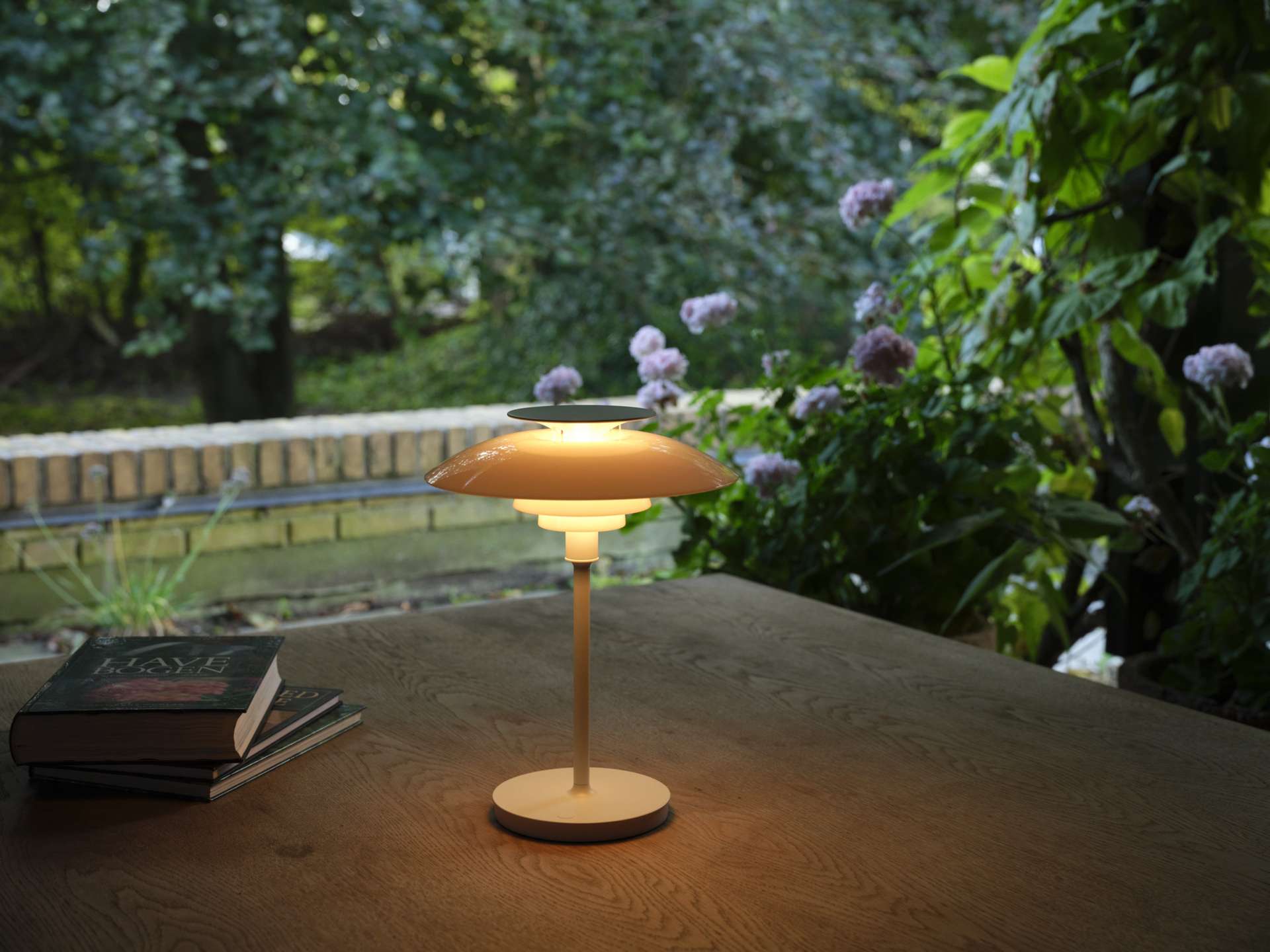 PH 80 Akku Tischleuchte Opal Weiß/Chrom/Rot