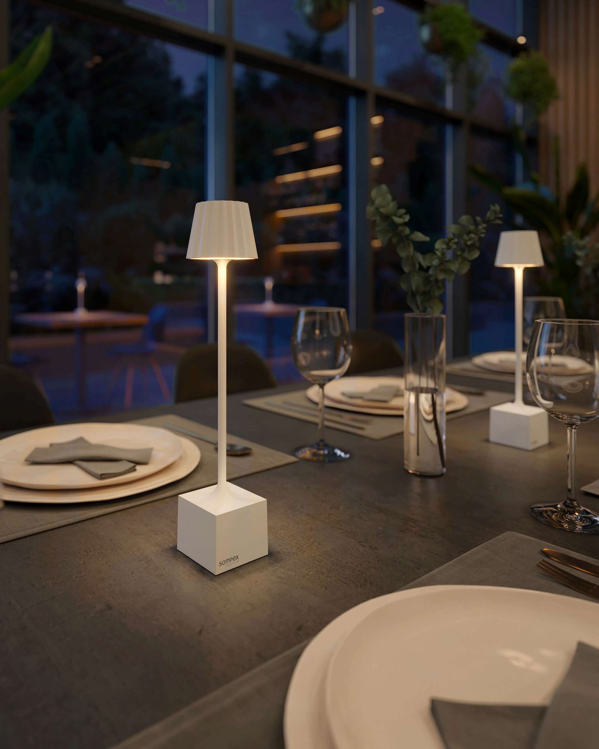 DENNIS Akku Tischleute - Plissee-Lampenschirm sand