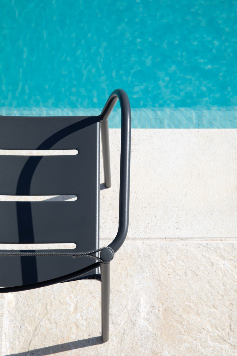 Vera Outdoorsessel stapelbar Corten Ice Cube