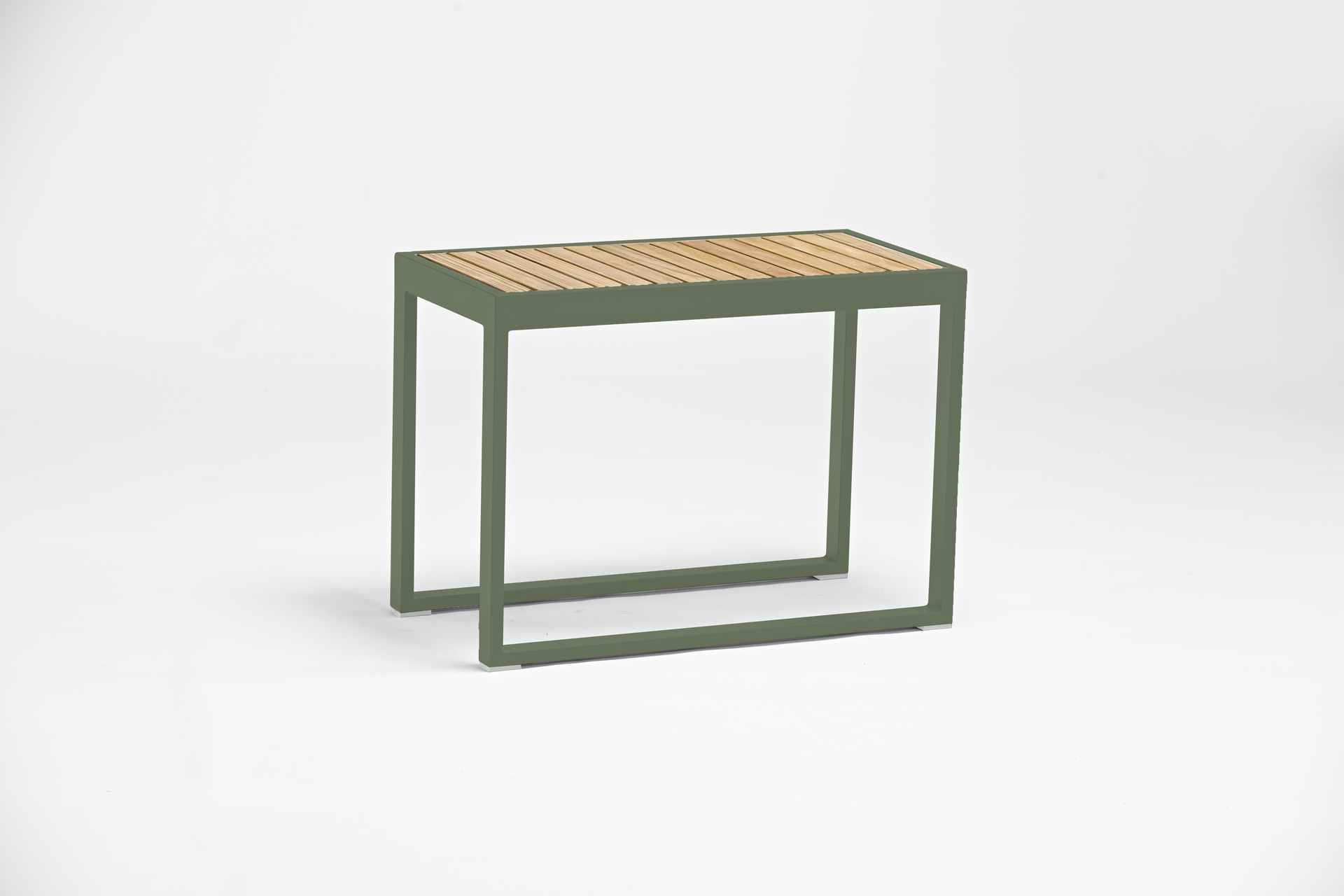 Nest hoher Outdoor Beistelltisch aus Teak Oberfläche Grün
