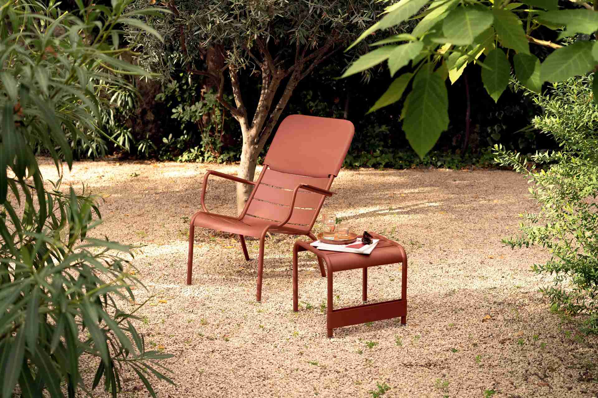 Luxembourg kleiner Tisch / Fußablage Luxembourg kleiner Tisch / Fußablage