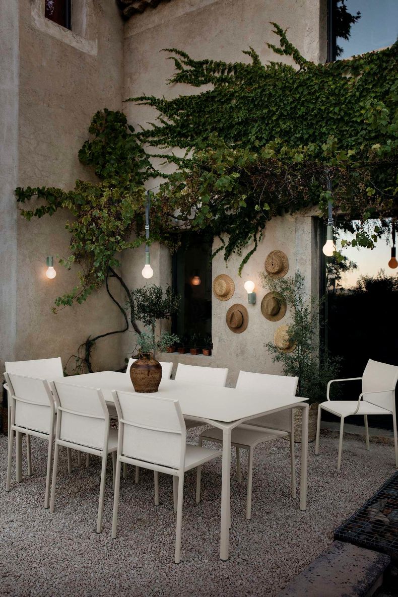 Großer Calvi Tisch Mineral 195x95 cm - Outdoortisch mit Dekton-Platte E2 Kandierte Orange E9 Weiß-Aeris