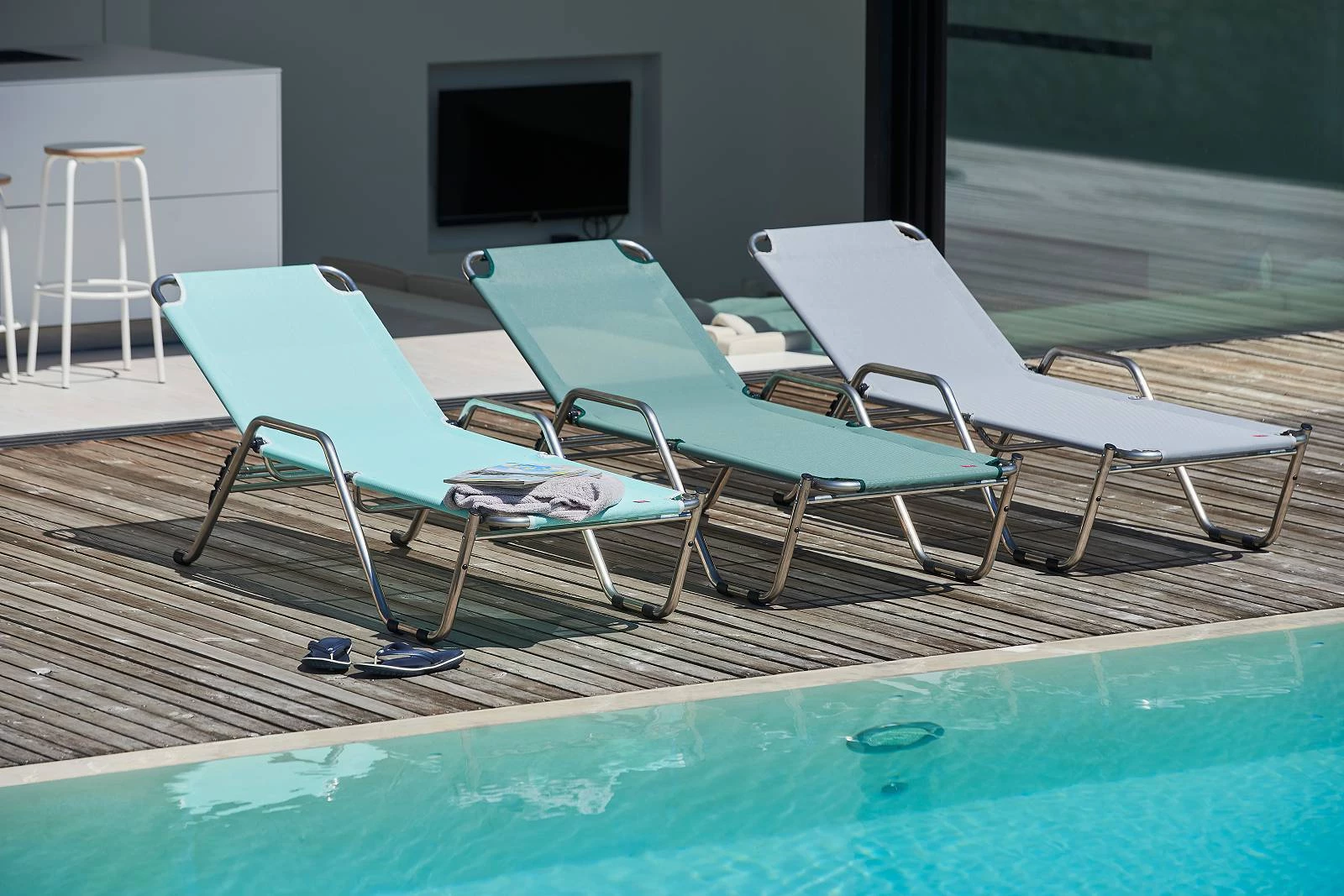 Outdoor Hotel Wellnessliegen Drei verschiedene Outdoor Wellnessliegen für die Gastro