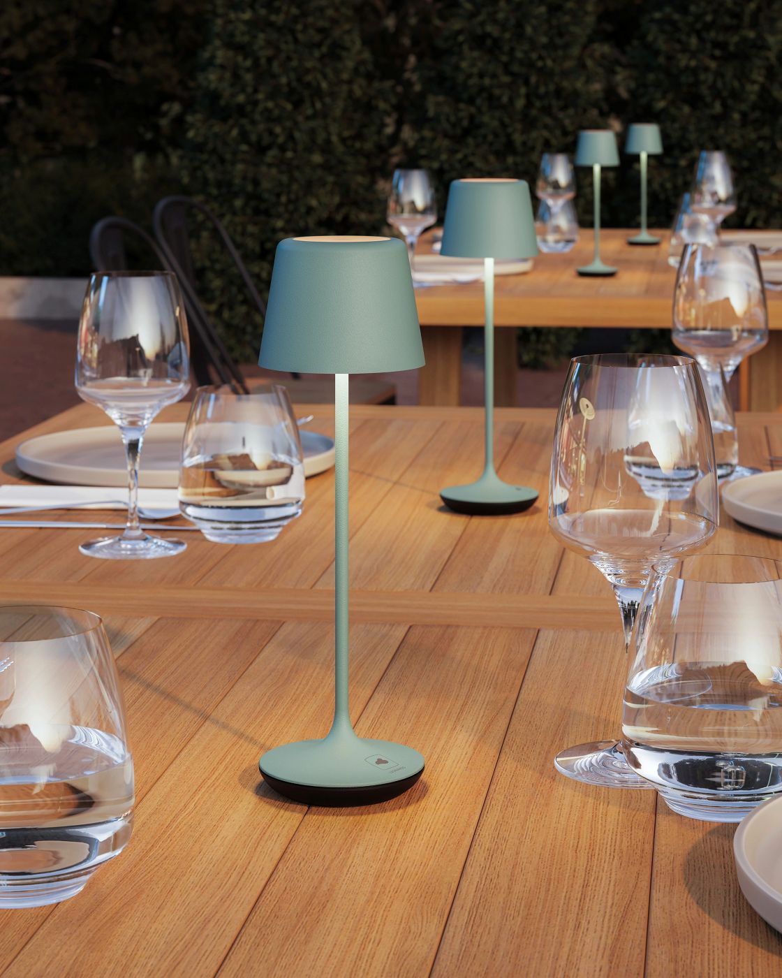 BARI Design Akku-Leuchte, mit Ladestation Sand