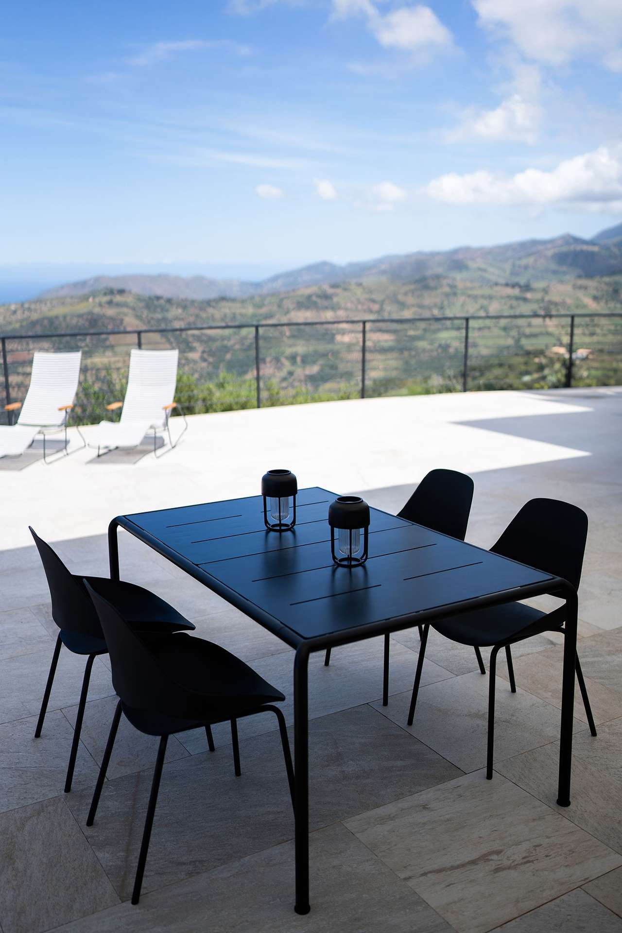 FALK Outdoor Stuhl niedrige Armlehne FALK Outdoor Stuhl niedrige Armlehne Olivgrün