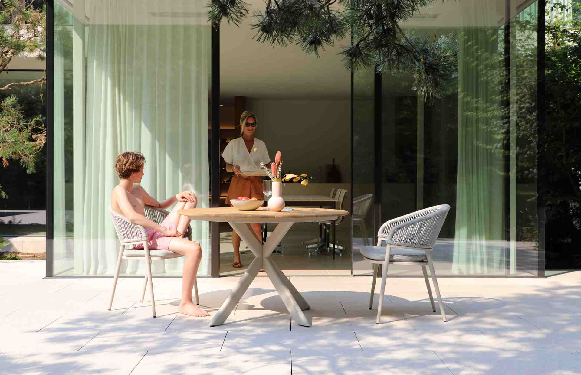 XX Runder Esstisch mit Teak Oberfläche Outdoor Kohle