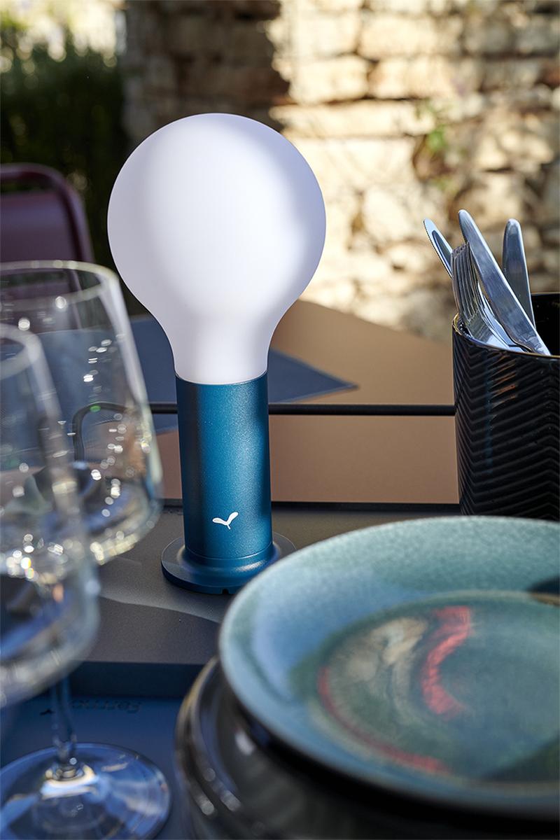 APLO_BLEU_ACAPULCO_GORDES_BCJ23_SEBASTIEN_EROME (1) Outdoor LED Leuchte Aplô Honig