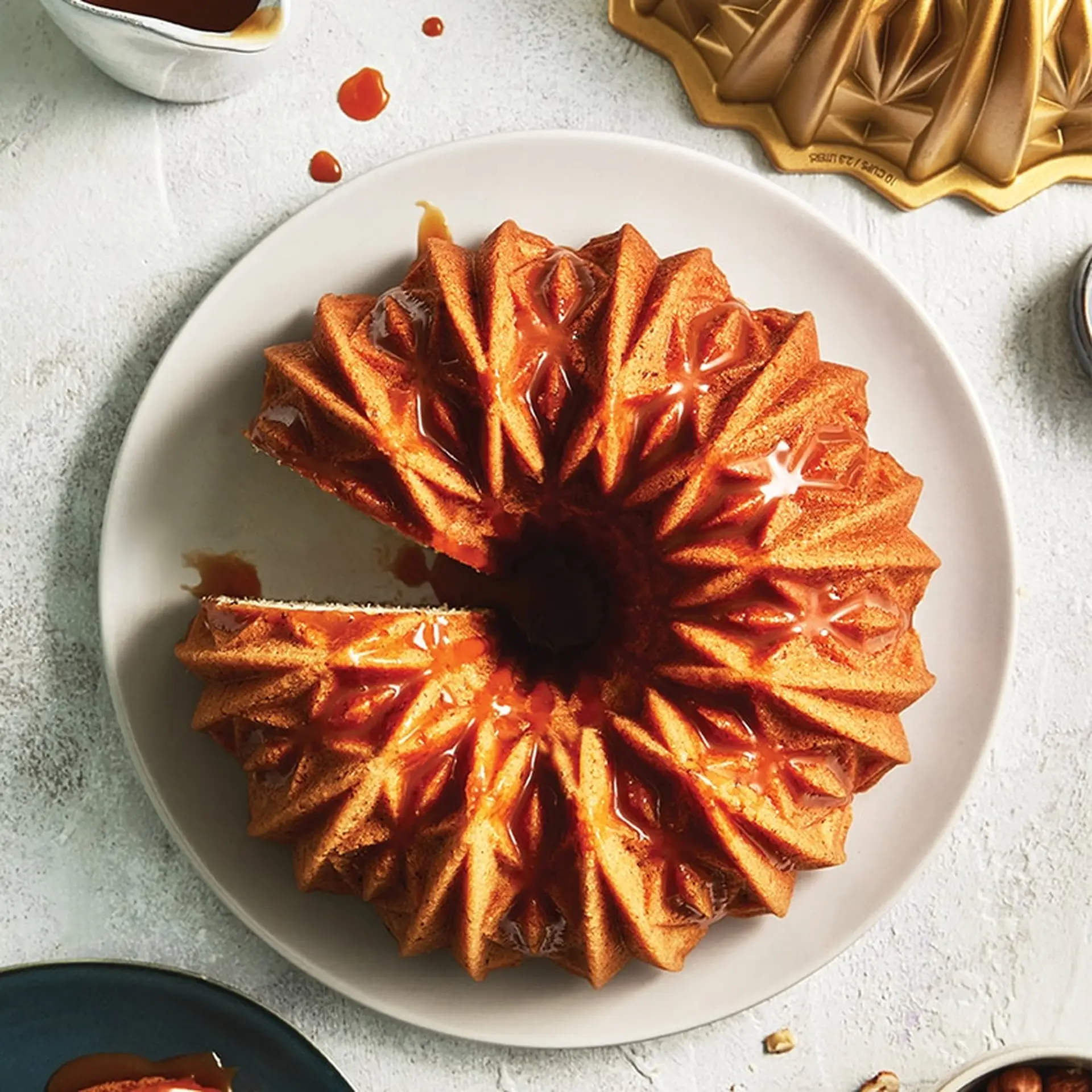 Backform Cut Crystal Bundt Stimmungsbild.webp Backform Cut Crystal Bundt