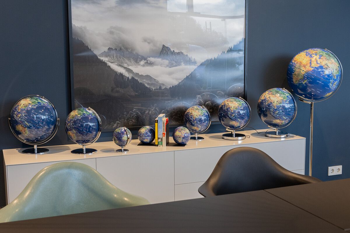 Standglobus "SOJUS LIGHT" grün/blau glänzend verchromt Standglobus "SOJUS LIGHT" grün/blau glänzend verchromt