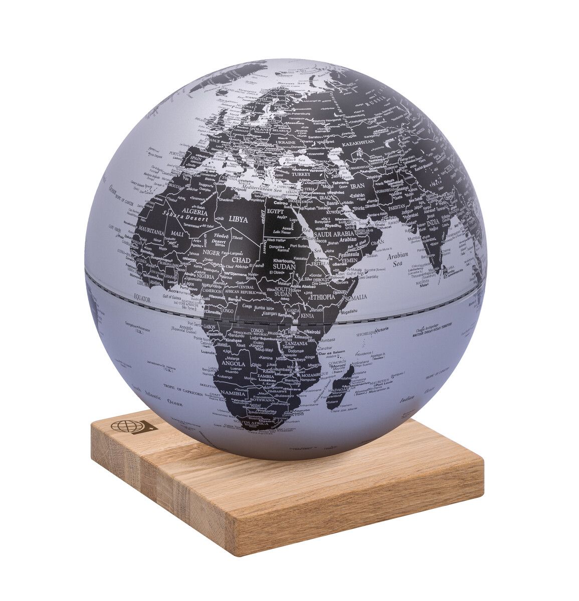Design-Globus „Explorer 360°“ – 25 cm Globus mit Holzfuß aus Eiche silber/schwarz