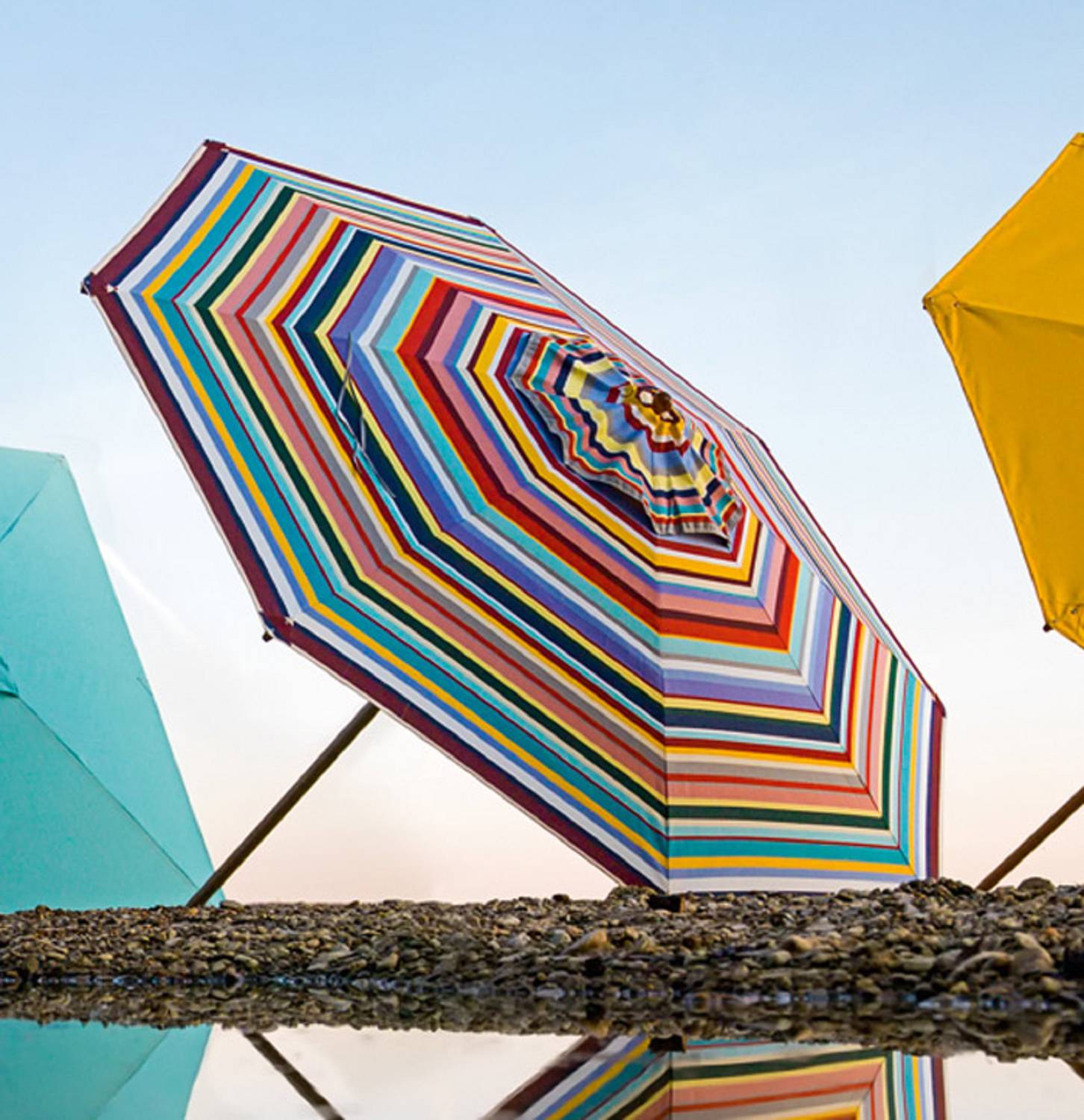 Hochwertiger Sonnenschirm Klassiker Ø 300 cm Multicolor mit Knickmechanismus Hochwertiger Sonnenschirm Klassiker Ø 300 cm Multicolor mit Knickmechanismus