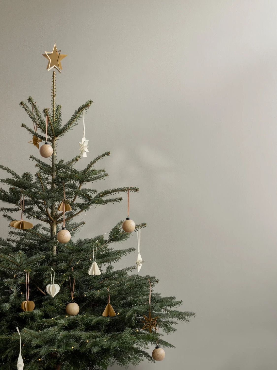 KISEKY Christbaumkugel aus Glas 4er Set – Eiche-Optik