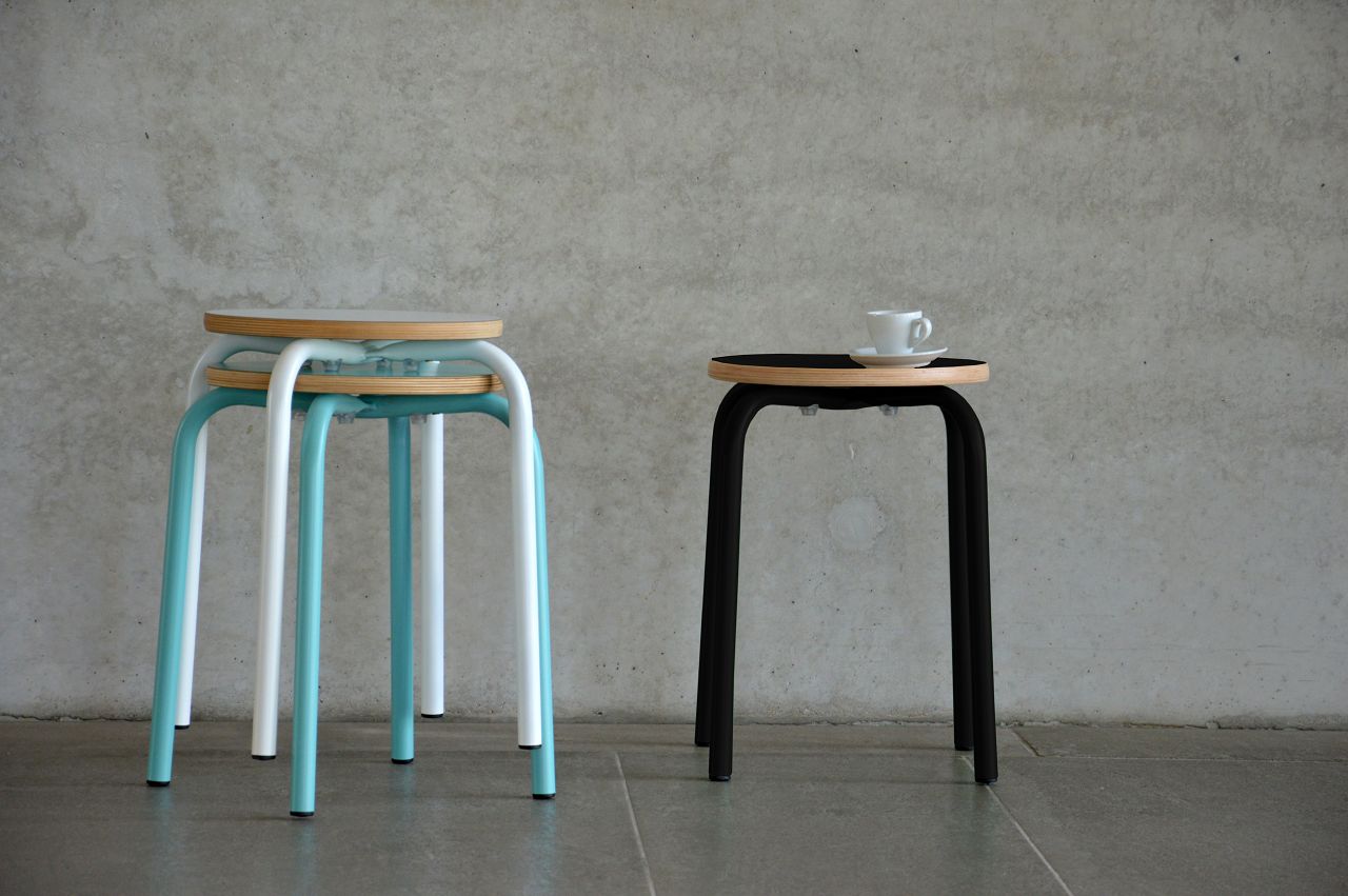 PARIS Hocker – Modernes Design mit Stahlrohrgestell nachtblau