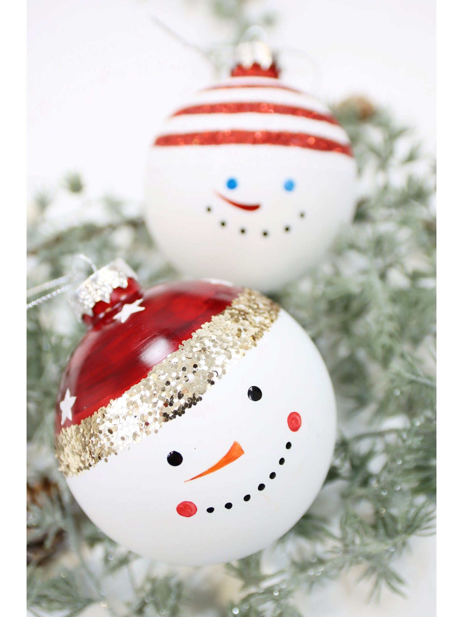 Weihnachtskugeln Schneemann – 4er Set Christbaumkugeln mit Wintermotiv Weihnachtskugeln Schneemann – 4er Set Christbaumkugeln mit Wintermotiv