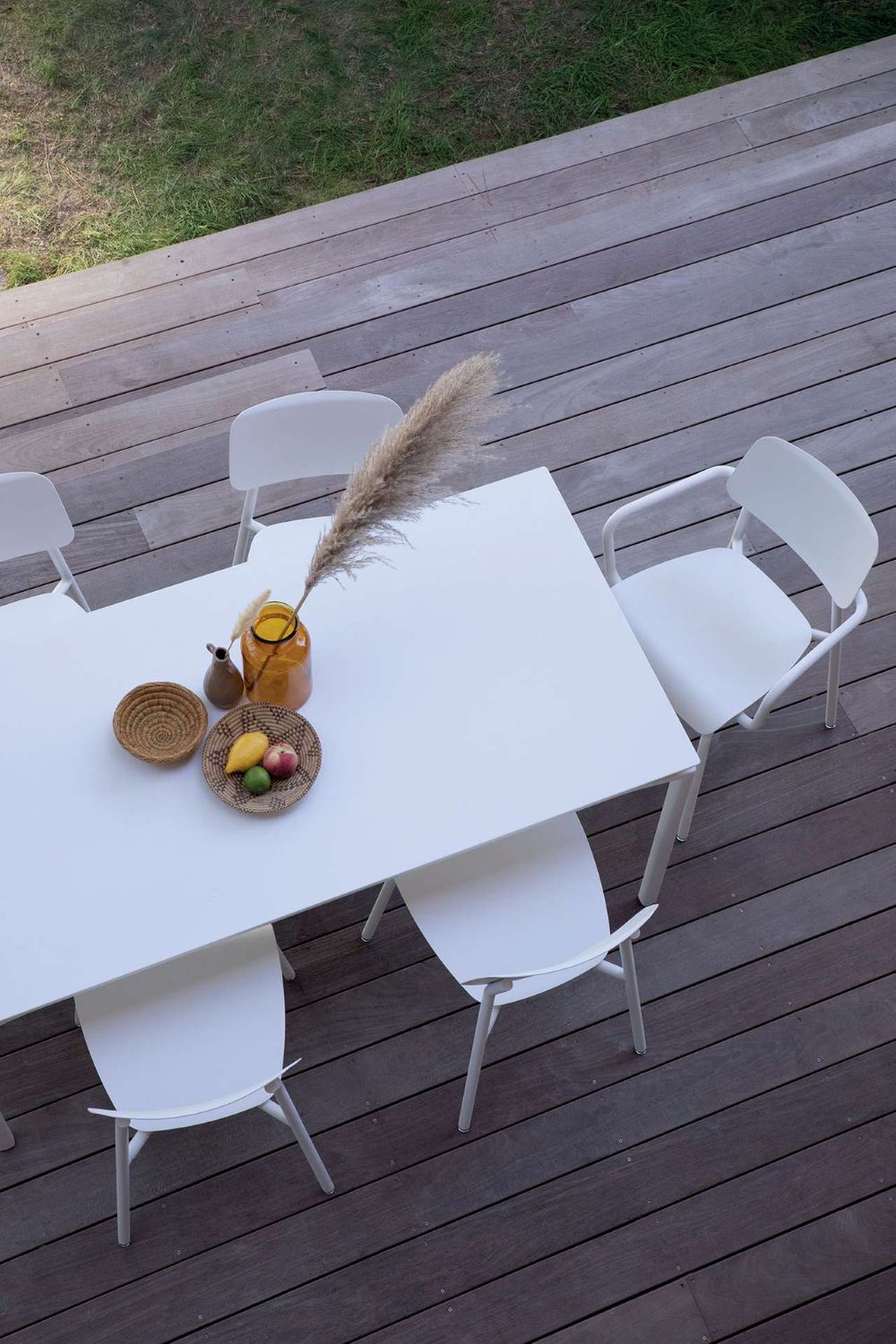 Großer Calvi Tisch Mineral 195x95 cm - Outdoortisch mit Dekton-Platte E2 Kandierte Orange E9 Weiß-Aeris