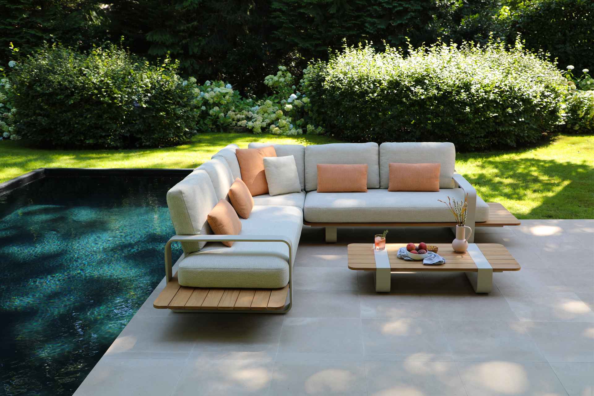 Dox gemütliches Outdoor Lounge Sofa - 2 Sitzer Dox gemütliches Outdoor Lounge Sofa - 2 Sitzer