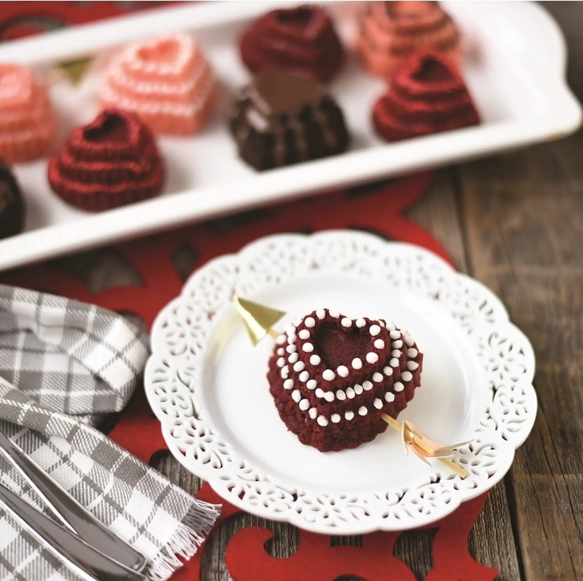 Mini Backform Tiered Heart Cakelet Pan - Herzform 6-fach