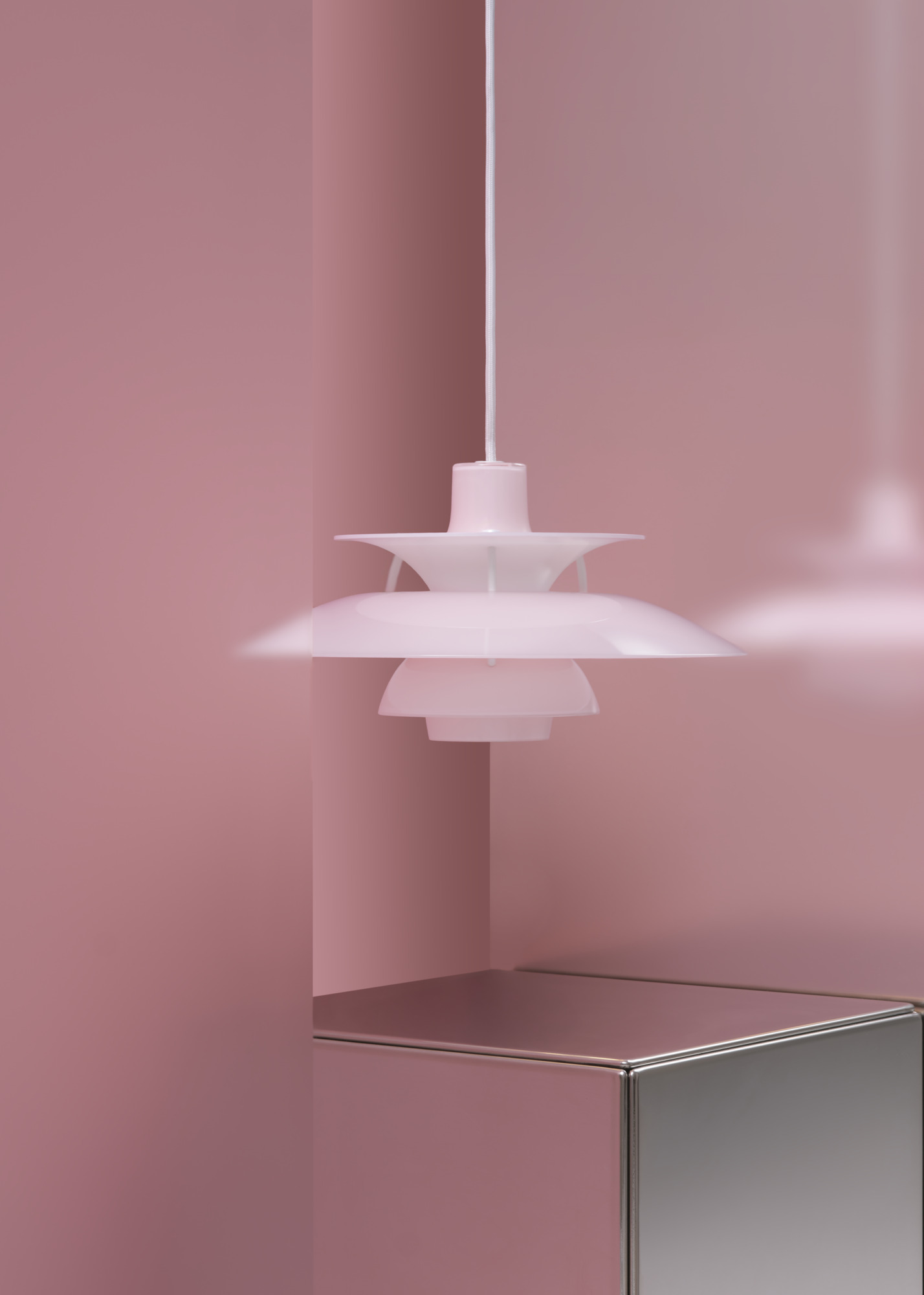 AW26-PH-5-320-Opal-Pendant-Pink-Campaign-10-OFF.jpeg PH 5 Ø320 Pendelleuchte Opal Rosa