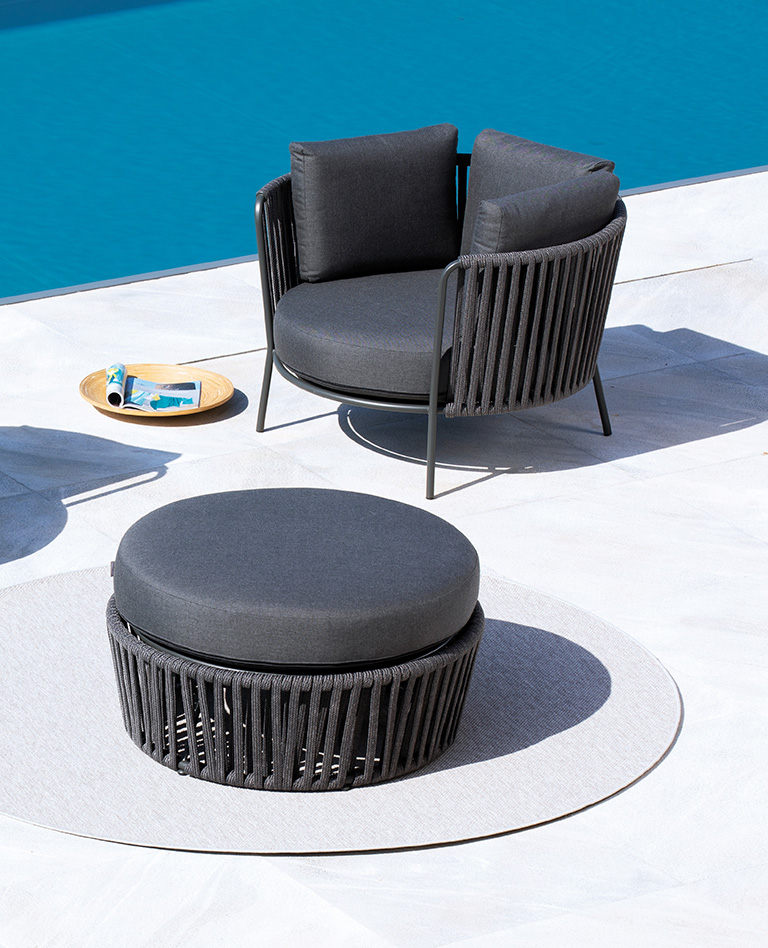 Edler Vermobil Daisy Rope Loungesessel und der passende Pouf