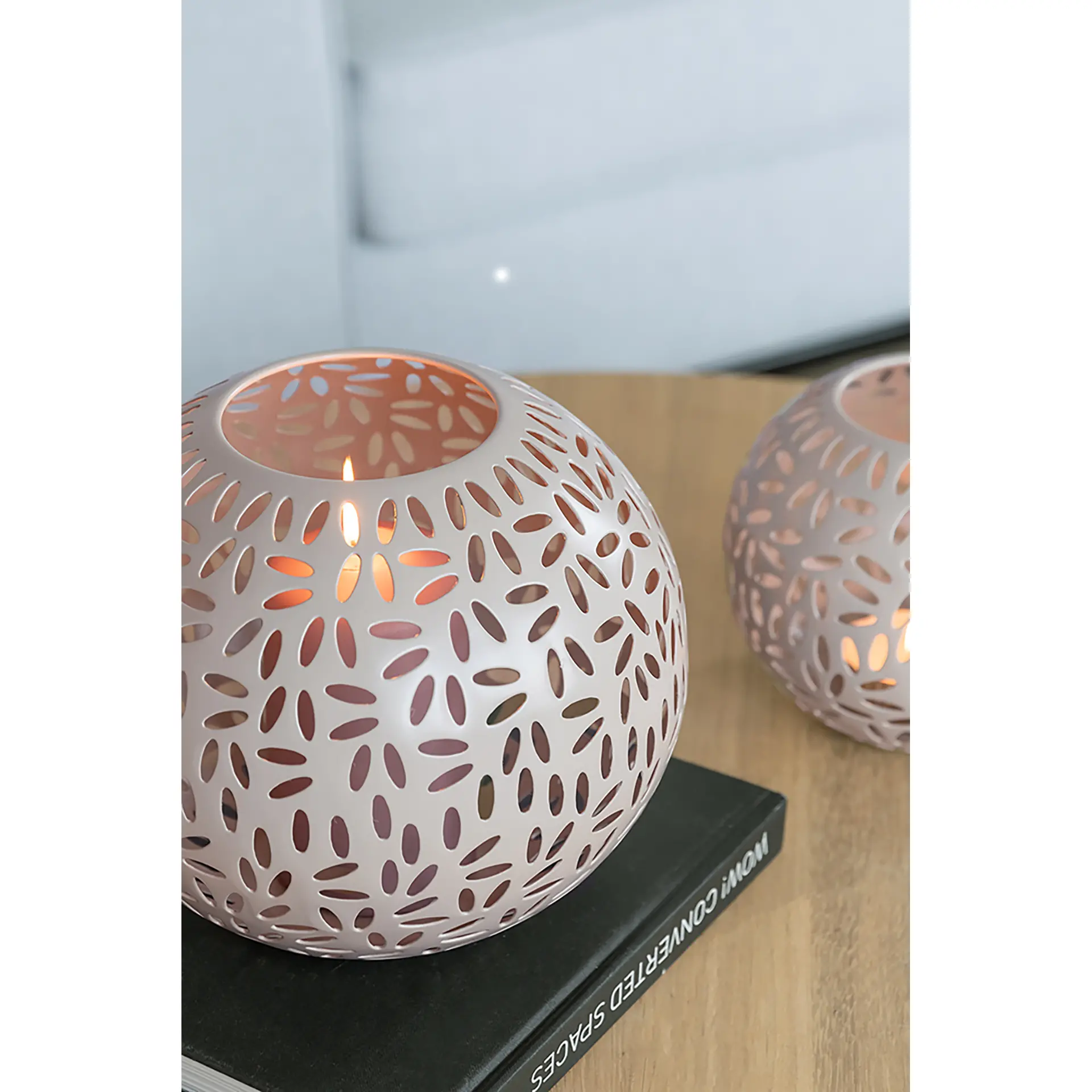 DARIA edles Windlicht aus Metall rund Beige 15