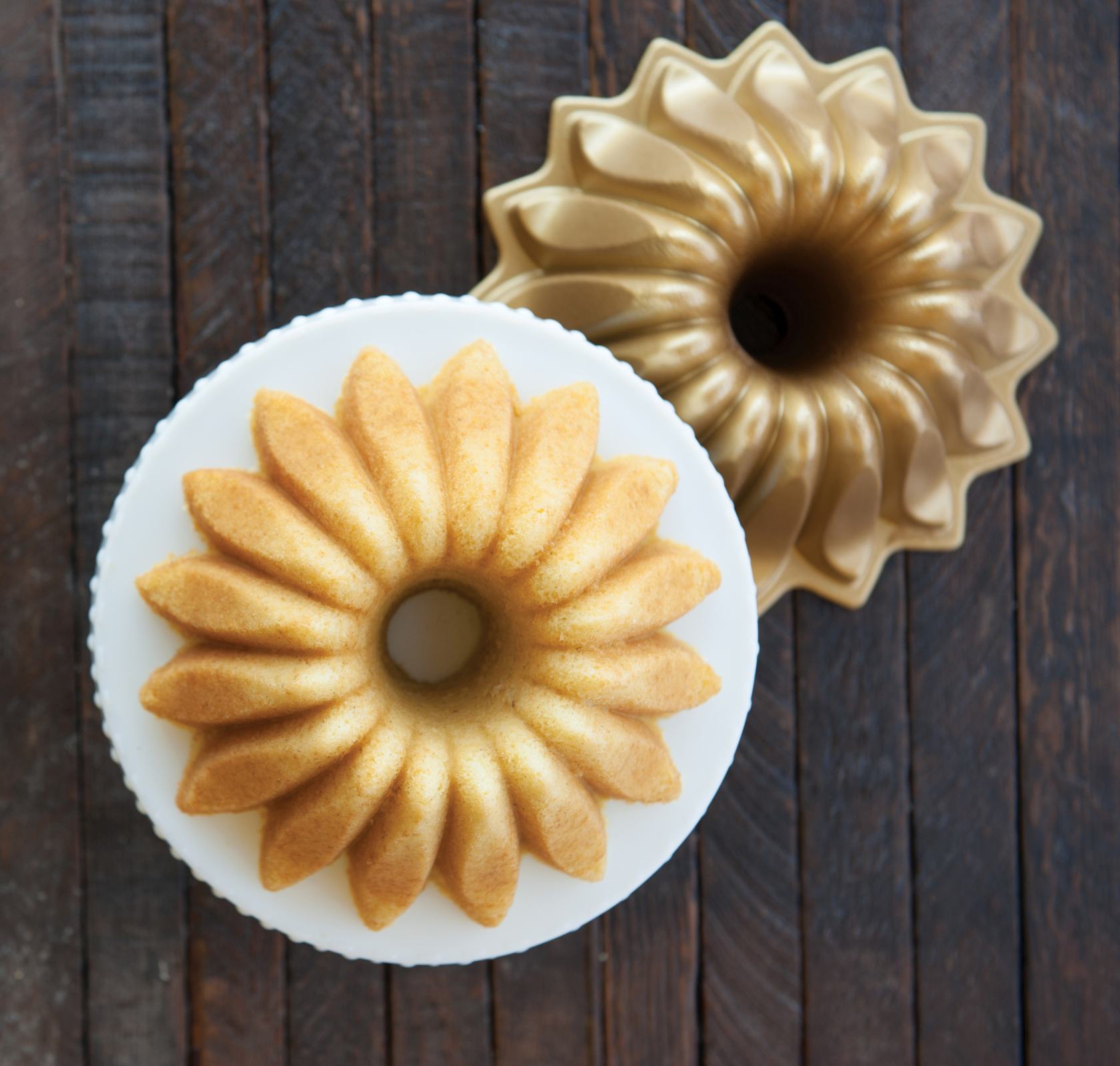 84177_Lotus Bundt_Pan_Overhead_01_E Backform Lotus Bundt Pan 1,2 Liter