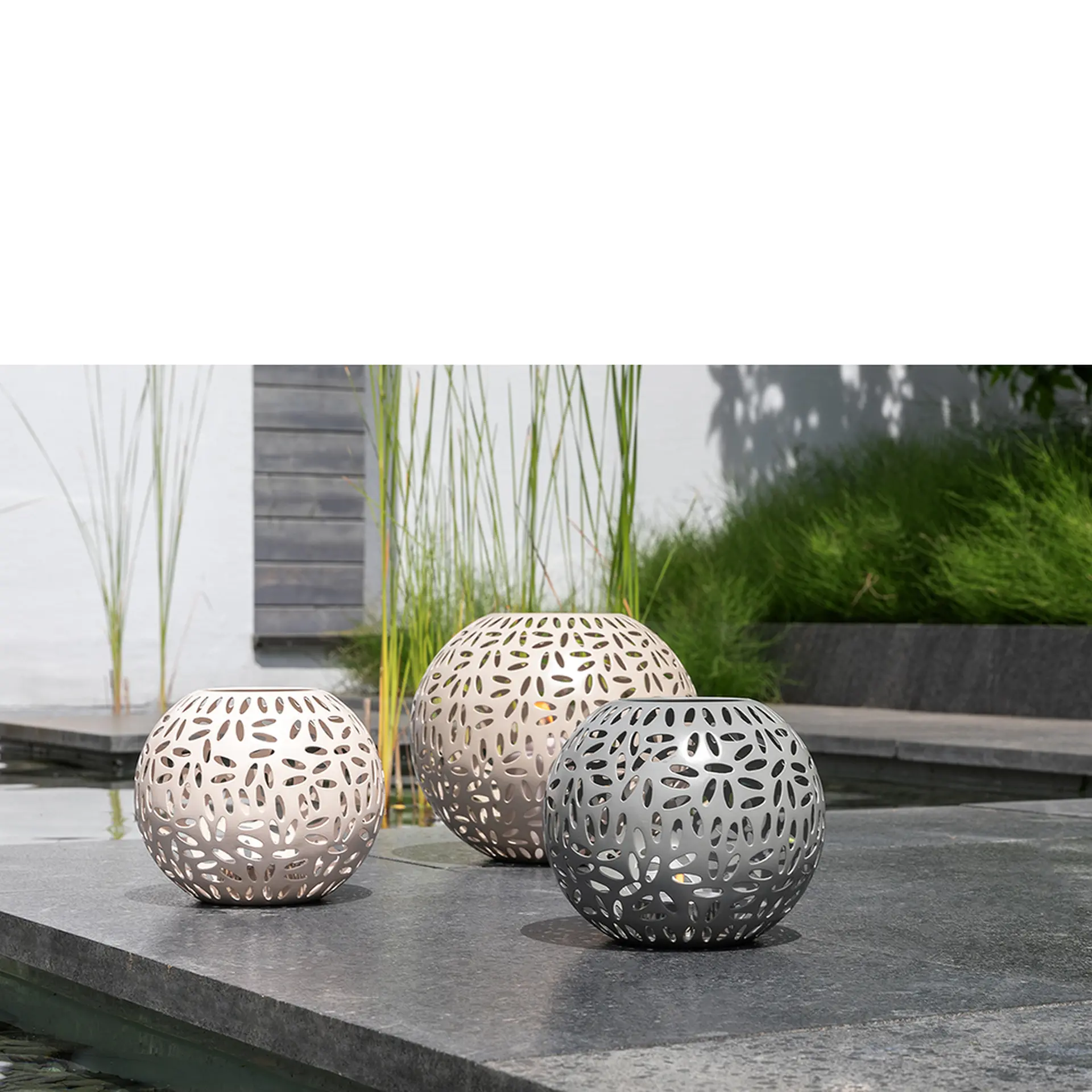 DARIA edles Windlicht aus Metall rund Beige 15