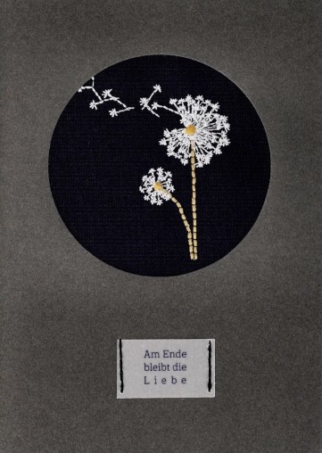 Trauerkarte „Am Ende bleibt die Liebe“ – Kondolenzkarte mit gestickter Pusteblume