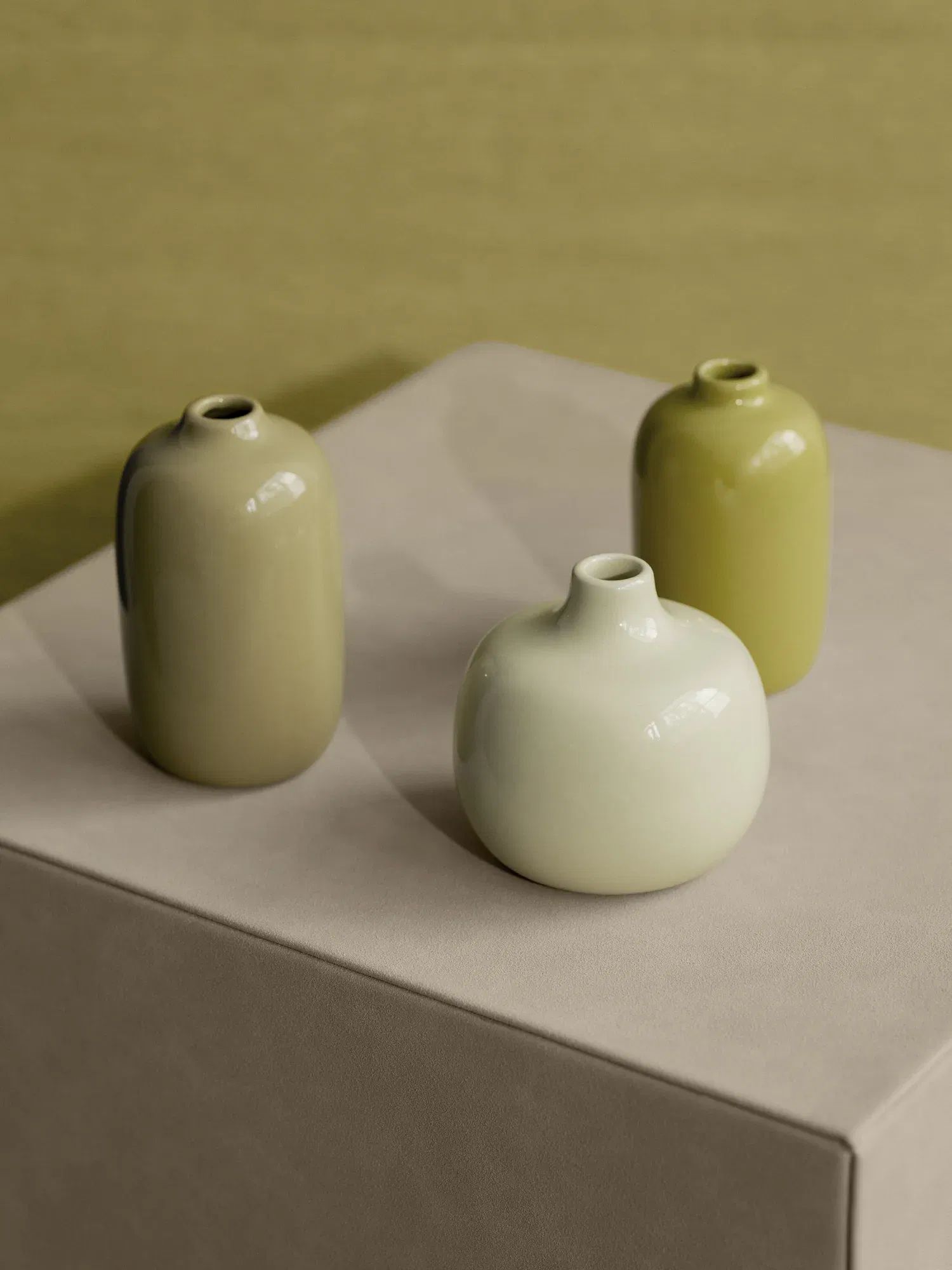 Moderne Designer Vasen 3er Set von Blomus auf einem Beistelltisch